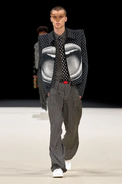 Look 17